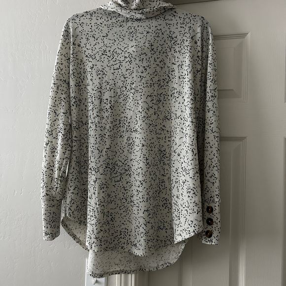 LuLaRoe Speckled Aubrey Top - Picture 5 of 6